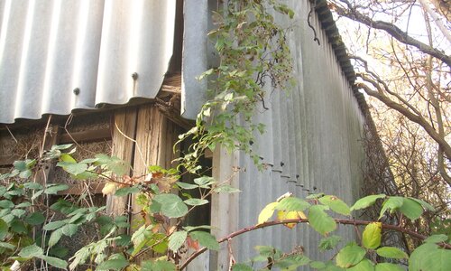 Asbesthaus - Site : Bâche de façade en amiante-ciment, éternite, ardoise artificielle | © 2019, CRB Analyse Service GmbH | © CRB Analyse Service GmbH